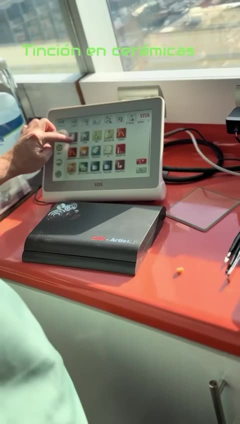 Video: Tinción en cerámica dental